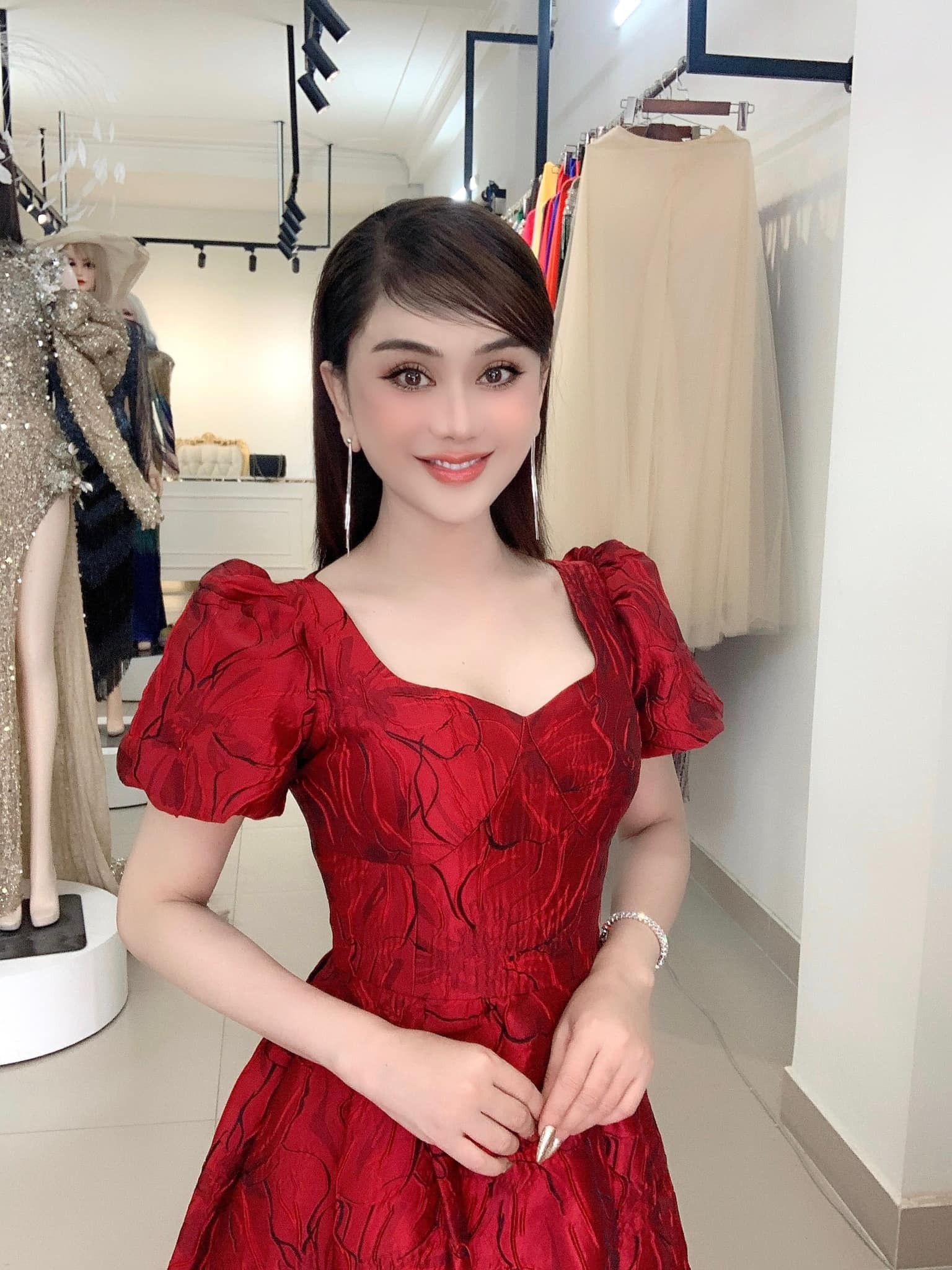 Lâm Khánh Chi diện mạo khác lạ, liên tục được khen nhan sắc thăng hạng - Ảnh 1