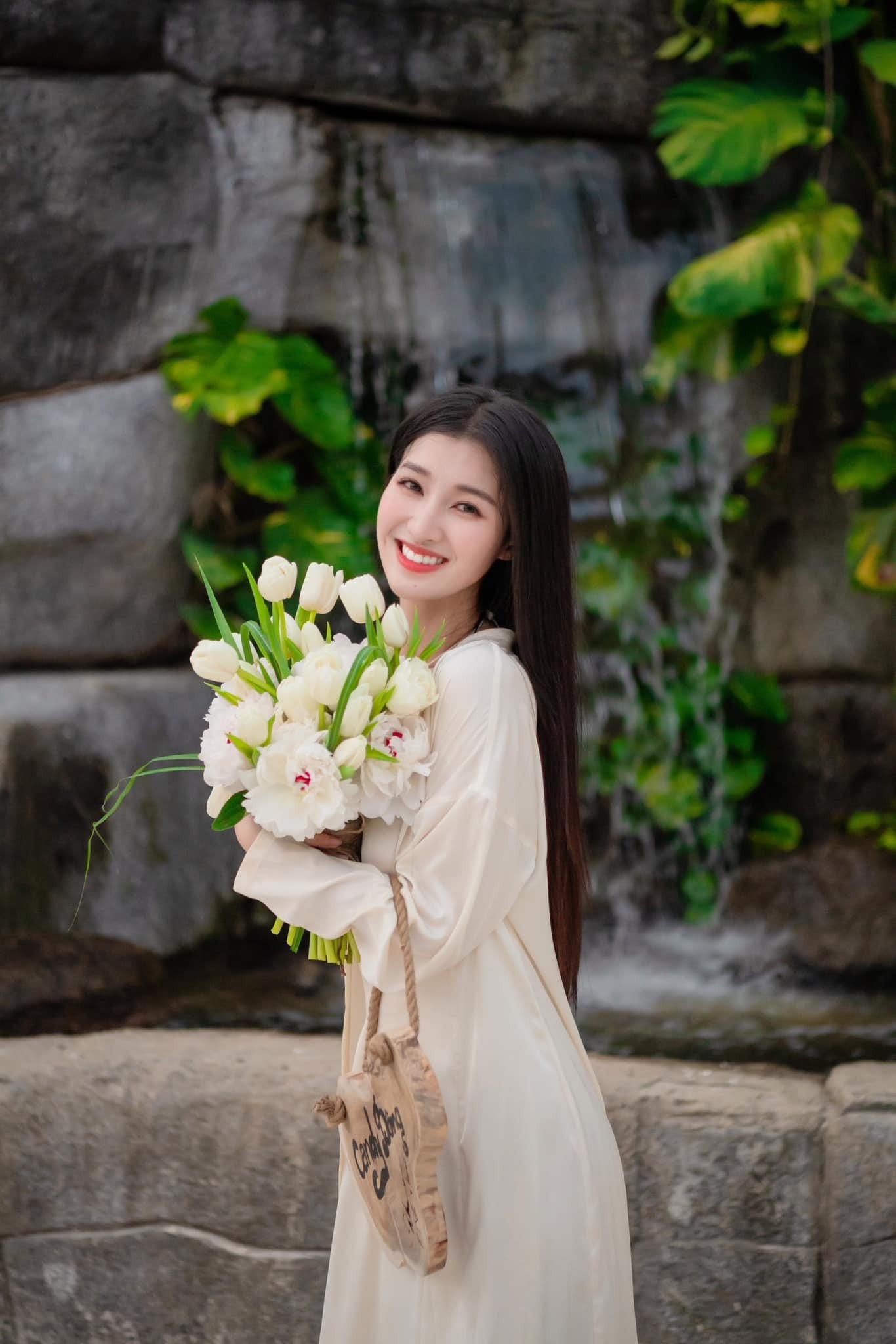 Nụ cười tỏa sáng của Phương Nhi. Ảnh: FBNV