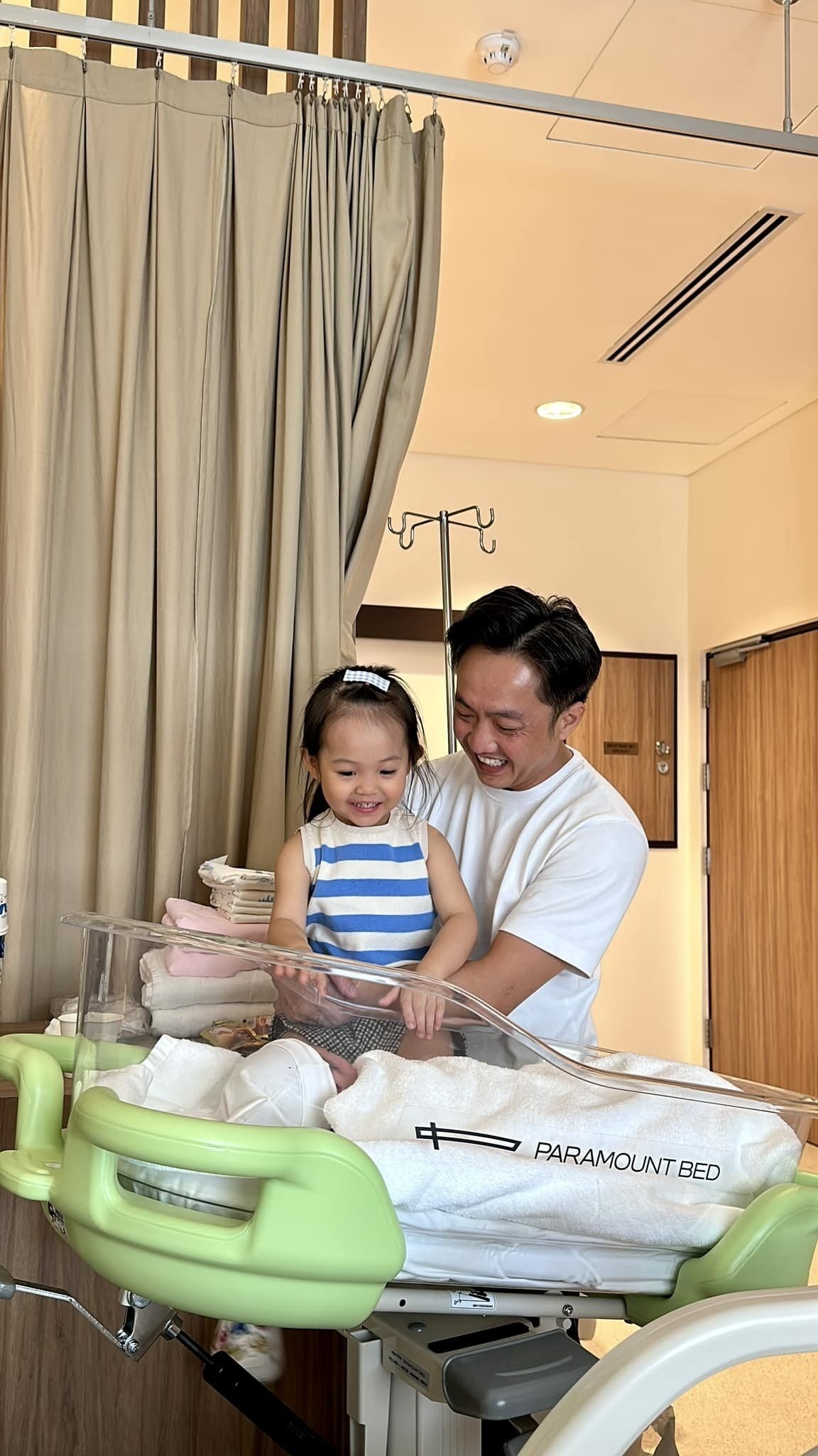 Cường Đô La đăng tải khoảnh khắc đắt giá sau khi bà xã Đàm Thu Trang hạ sinh quý tử - Ảnh 1