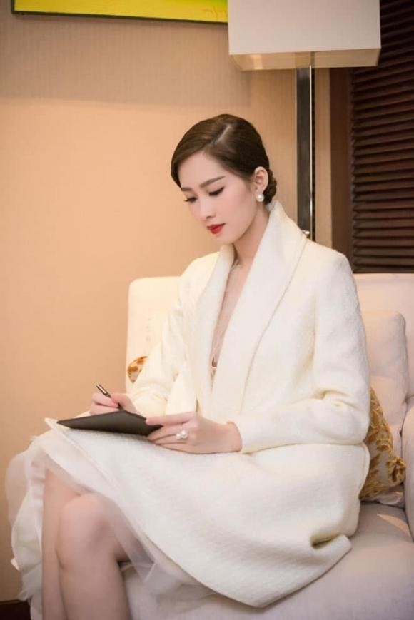 Đặng Thu Thảo toát ra khí chất hào môn ngay từ bộ ảnh này. Ảnh: FBNV Đặng Thu Thảo toát ra khí chất hào môn ngay từ bộ ảnh này. Ảnh: FBNV