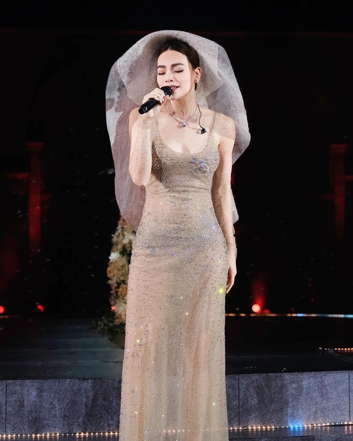 Bảo Anh bị đặt lên bàn cân so sánh với Hồ Ngọc Hà trong tạo hình lạ lẫm - Ảnh 1 Bảo Anh bị đặt lên bàn cân so sánh với Hồ Ngọc Hà trong tạo hình lạ lẫm - Ảnh 1