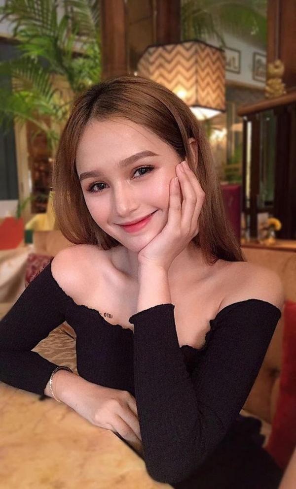 Xoài Non khoe nhan sắc rạng ngời dù 'lép vế' chiều cao khi đứng cạnh Trần Đức Bo - Ảnh 4 Xoài Non khoe nhan sắc rạng ngời dù 'lép vế' chiều cao khi đứng cạnh Trần Đức Bo - Ảnh 4
