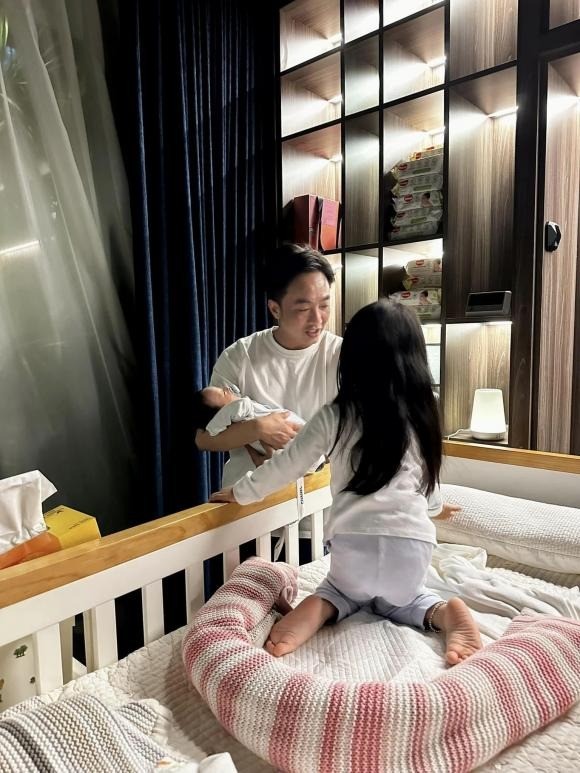 Cường Đô La tiết lộ cuộc sống gia đình sau khi đón quý tử, hành động của bé Suchin gây chú ý - Ảnh 2