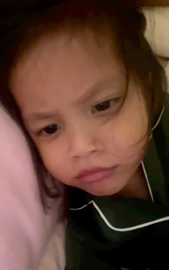 Biểu cảm đáng yêu của Lisa. Ảnh: Chụp màn hình Biểu cảm đáng yêu của Lisa. Ảnh: Chụp màn hình