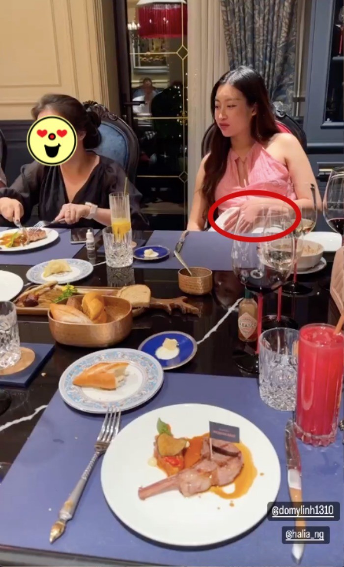 Đỗ Linh Linh đặt tay lên bụng. Ảnh: IG Đỗ Linh Linh đặt tay lên bụng. Ảnh: IG