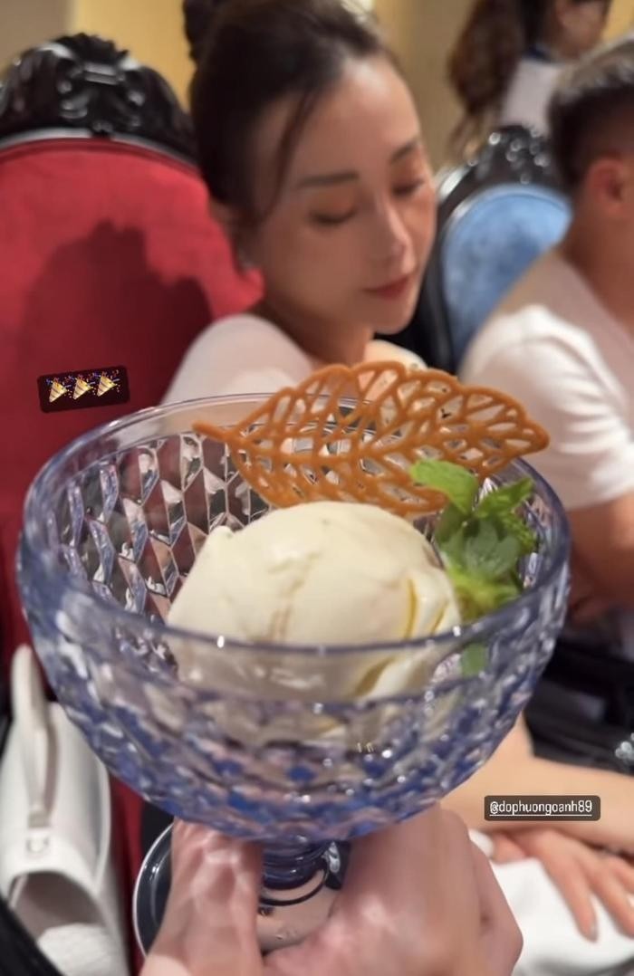 Phương Oanh cũng hiện diện tại bữa tiệc này. Ảnh: IG Phương Oanh cũng hiện diện tại bữa tiệc này. Ảnh: IG