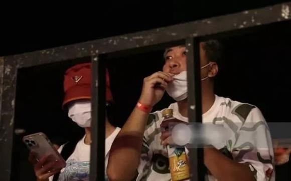Nguyễn Quang Dũng và Bùi Lan Hương xuất hiện trong liveshow của Mỹ Tâm. Ảnh: FB Nguyễn Quang Dũng và Bùi Lan Hương xuất hiện trong liveshow của Mỹ Tâm. Ảnh: FB