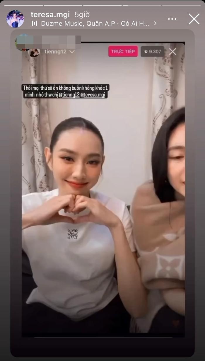 Bà Terasa thoải mái đăng tải hình ảnh của Thủy Tiên trong livestream. Ảnh: Chụp màn hình