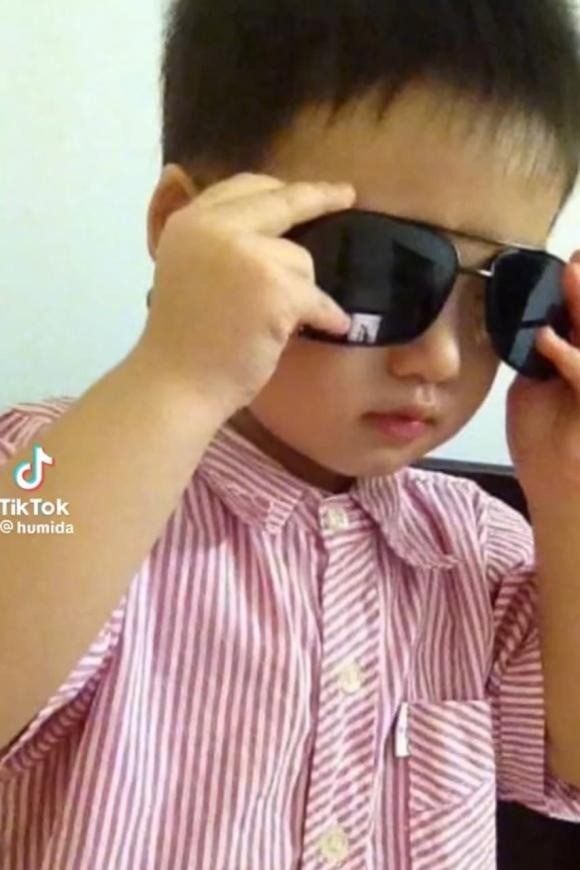 Vợ chồng Lâm Vỹ Dạ cho con trai lên sóng, diện mạo điển trai của cậu bé gây chú ý - Ảnh 1 Vợ chồng Lâm Vỹ Dạ cho con trai lên sóng, diện mạo điển trai của cậu bé gây chú ý - Ảnh 1