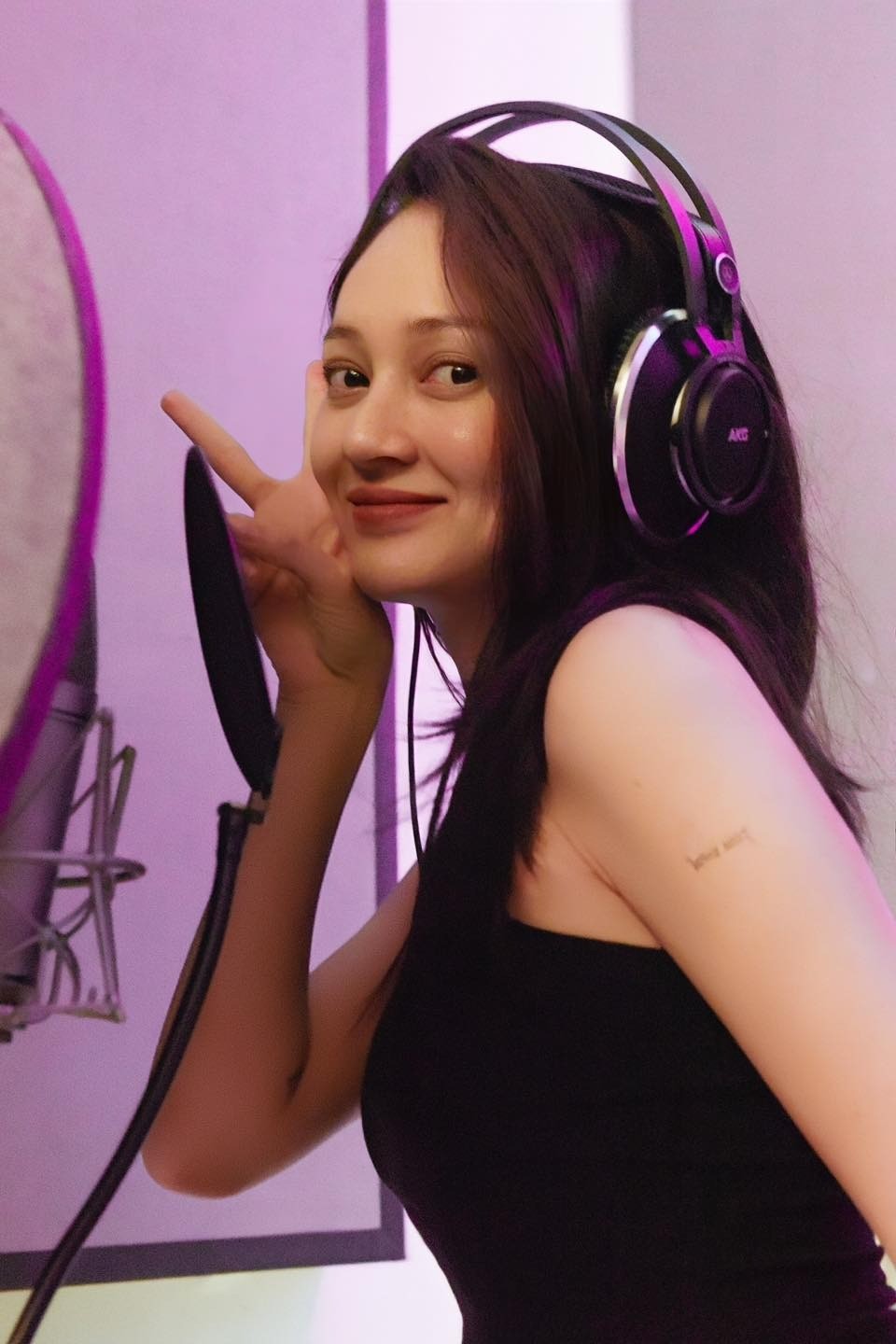 Sau tin đồn mang thai con đầu lòng, Bảo Anh lộ diện với sắc vóc đáng chú ý - Ảnh 3