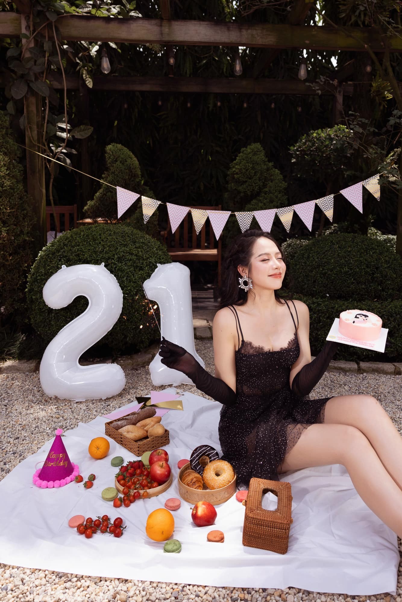 Hoa hậu Thanh Thủy xinh đẹp chào đón tuổi mới. Ảnh: FBNV