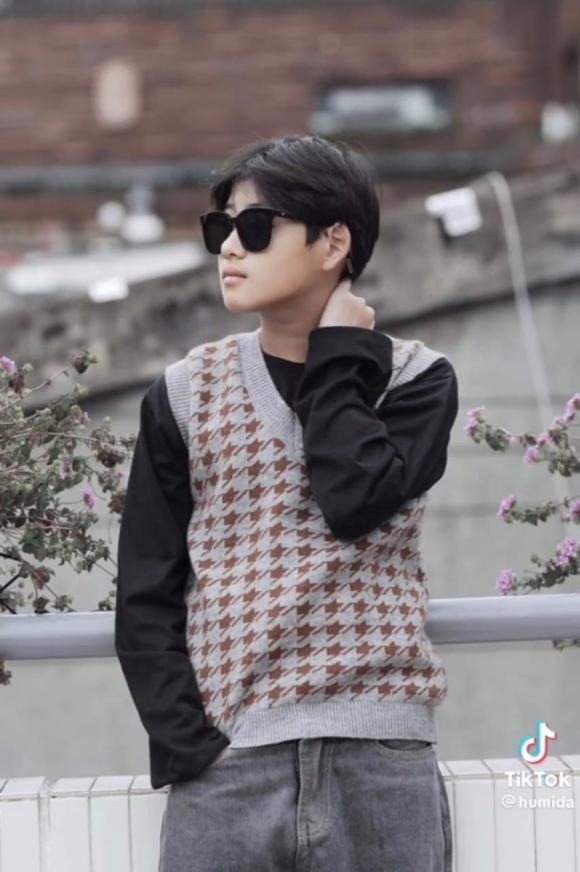 Hứa Minh Đạt khoe ảnh con trai ngày ấy - bây giờ. Ảnh: Chụp màn hình Hứa Minh Đạt khoe ảnh con trai ngày ấy - bây giờ. Ảnh: Chụp màn hình