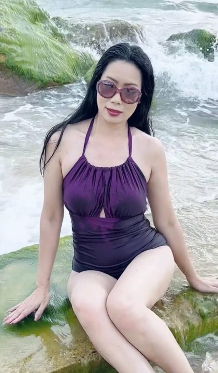 Sao Việt 4/7: Bùi Lan Hương mặn nồng với Nguyễn Quang Dũng, Á hậu Trịnh Kim Chi khoe sắc vóc nuột nà tuổi 51 - Ảnh 3 Sao Việt 4/7: Bùi Lan Hương mặn nồng với Nguyễn Quang Dũng, Á hậu Trịnh Kim Chi khoe sắc vóc nuột nà tuổi 51 - Ảnh 3