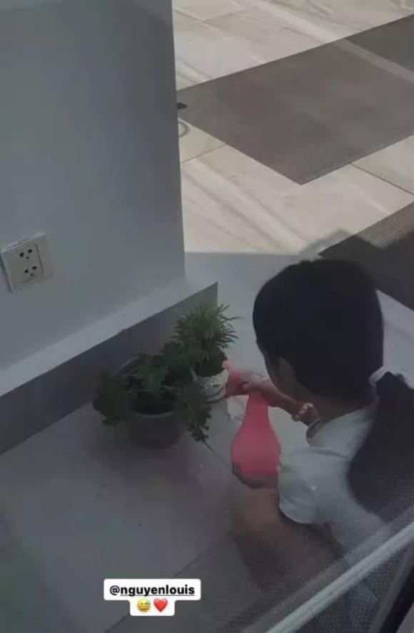 Sao Việt 6/7: Á hậu Trịnh Kim Chi khoe đường cong nức nở, tranh cãi Phương Mỹ Chi tham gia show hẹn hò - Ảnh 2 Sao Việt 6/7: Á hậu Trịnh Kim Chi khoe đường cong nức nở, tranh cãi Phương Mỹ Chi tham gia show hẹn hò - Ảnh 2