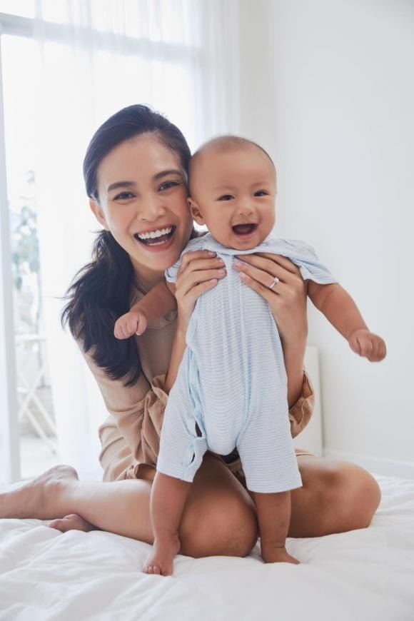 'Mẹ bỉm' Mâu Thủy chính thức tái xuất, khoe nhan sắc trong veo - Ảnh 2 'Mẹ bỉm' Mâu Thủy chính thức tái xuất, khoe nhan sắc trong veo - Ảnh 2