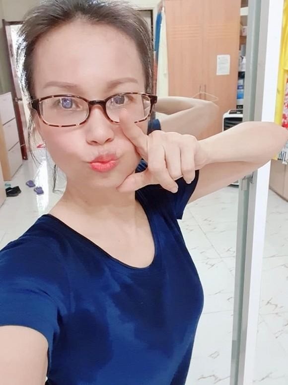 Cẩm Ly tự tin khoe nhan sắc thật ở tuổi 53 - Ảnh 2 Cẩm Ly tự tin khoe nhan sắc thật ở tuổi 53 - Ảnh 2