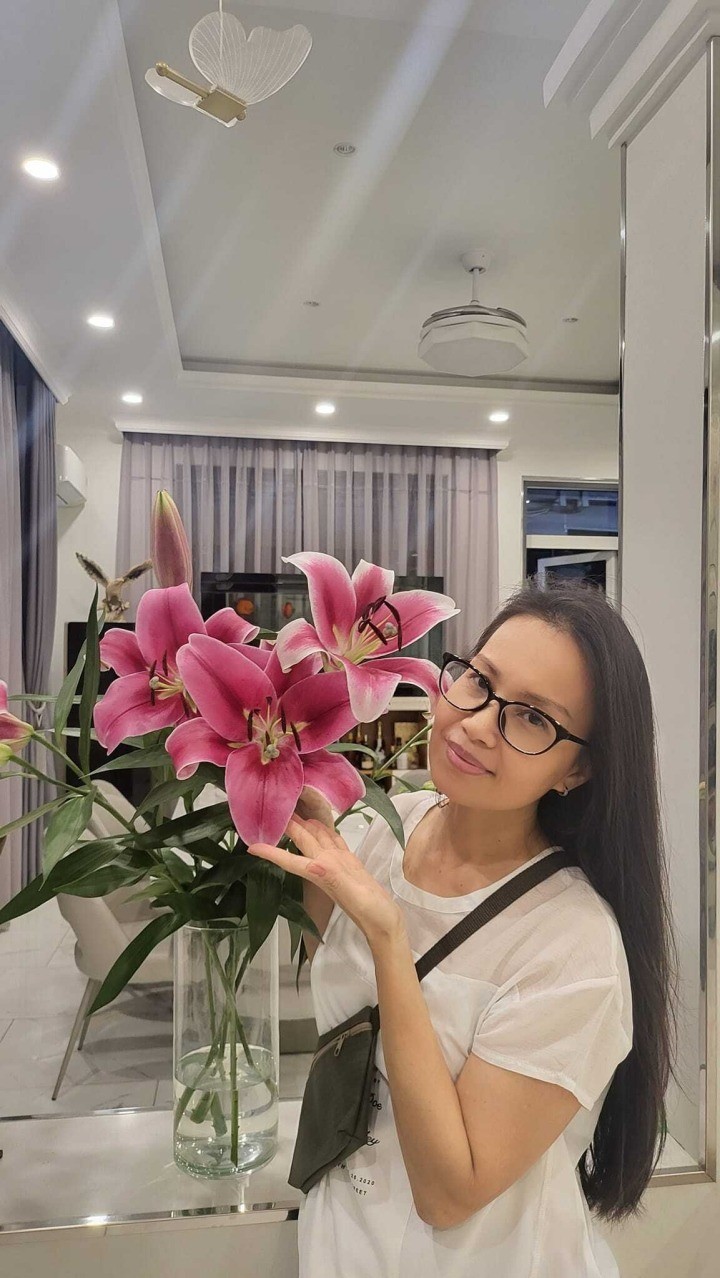 Cẩm Ly tươi trẻ, căng tràn sức sống dù ở tuổi 53. Ảnh: FBNV Cẩm Ly tươi trẻ, căng tràn sức sống dù ở tuổi 53. Ảnh: FBNV
