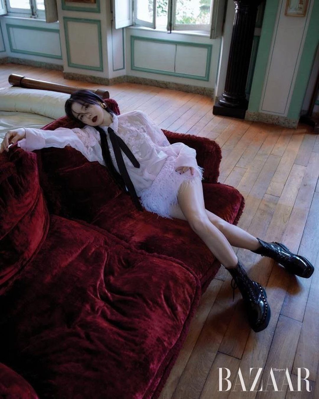 'Mẹ bỉm' Son Ye Jin khoe vẻ đẹp 'ma mị' khi vừa tái xuất khiến fan ngỡ ngàng - Ảnh 1