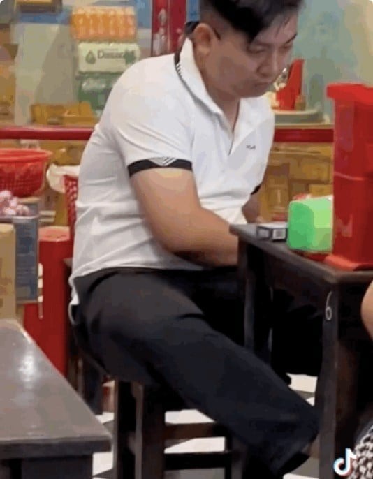 Diện mạo phát tướng của Hoài Lâm thời gian gần đây khiến dân tình xôn xao. Ảnh: Internet Diện mạo phát tướng của Hoài Lâm thời gian gần đây khiến dân tình xôn xao. Ảnh: Internet