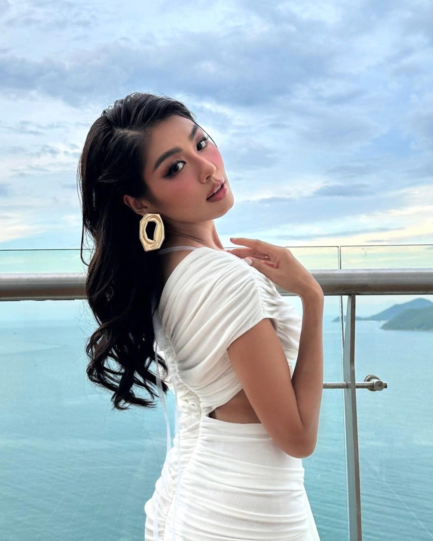 Á hậu Thảo Nhi Lê gia nhập đường đua khoe dáng đọ sức nóng với nắng hè - Ảnh 4