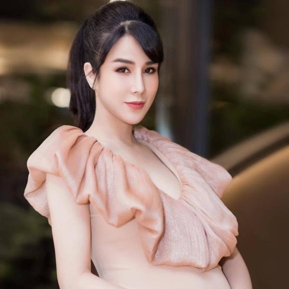 Giữa ồn ào với chồng cũ, Diệp Lâm Anh có động thái 'đụng chạm' đến Quỳnh Thư? - Ảnh 3 Giữa ồn ào với chồng cũ, Diệp Lâm Anh có động thái 'đụng chạm' đến Quỳnh Thư? - Ảnh 3