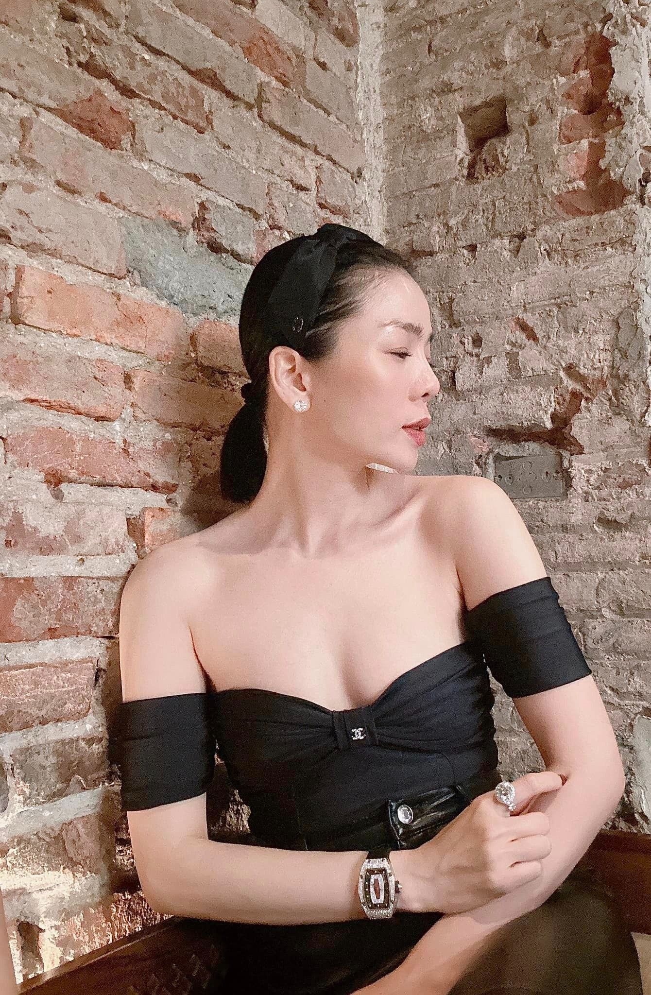 Lệ Quyên thường xuyên có màn lên đồ thười thượng khoe dáng. Ảnh: Internet