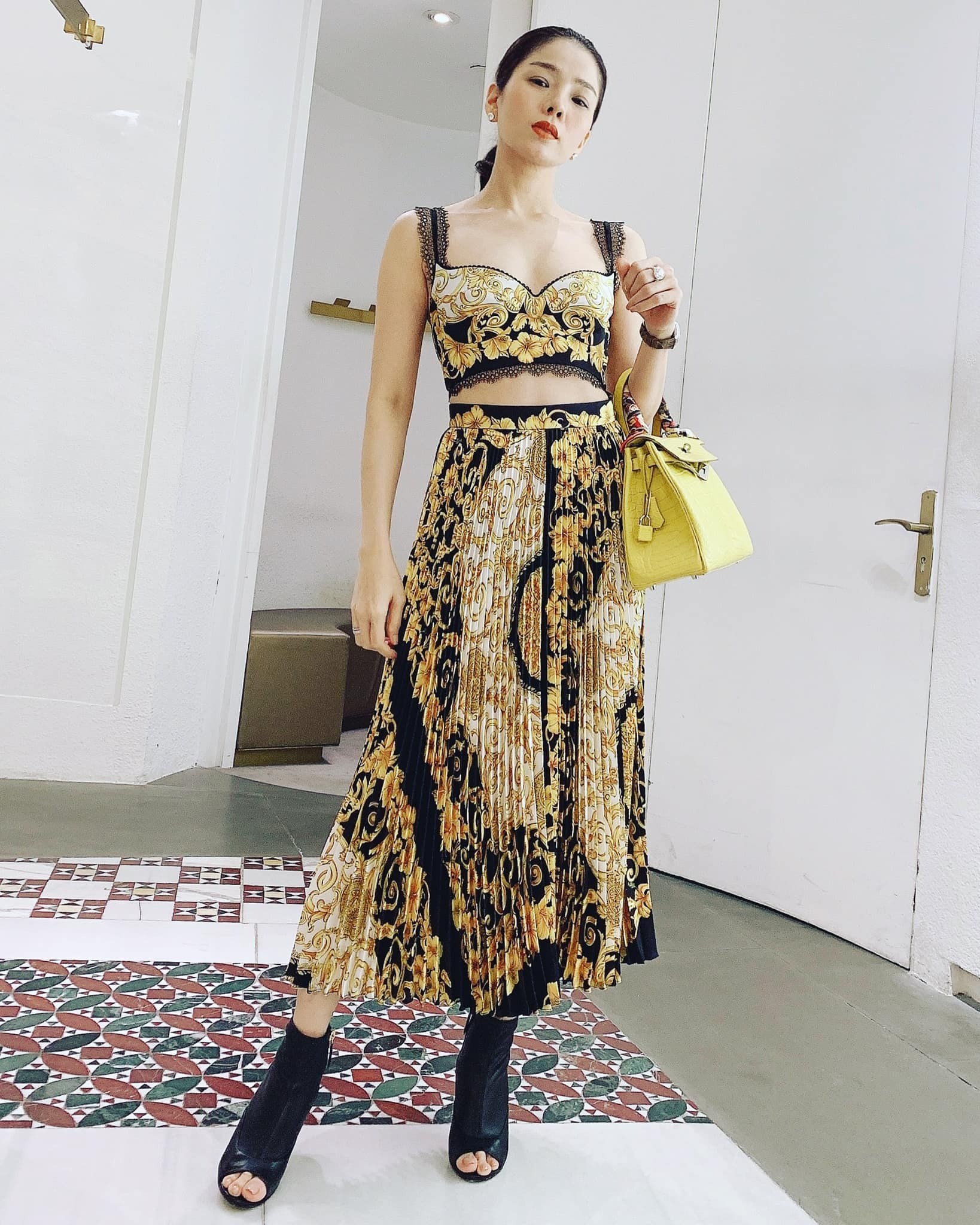 Lên đồ xuyên thấu, Lệ Quyên chống 'hớ hênh' bằng cách này - Ảnh 1