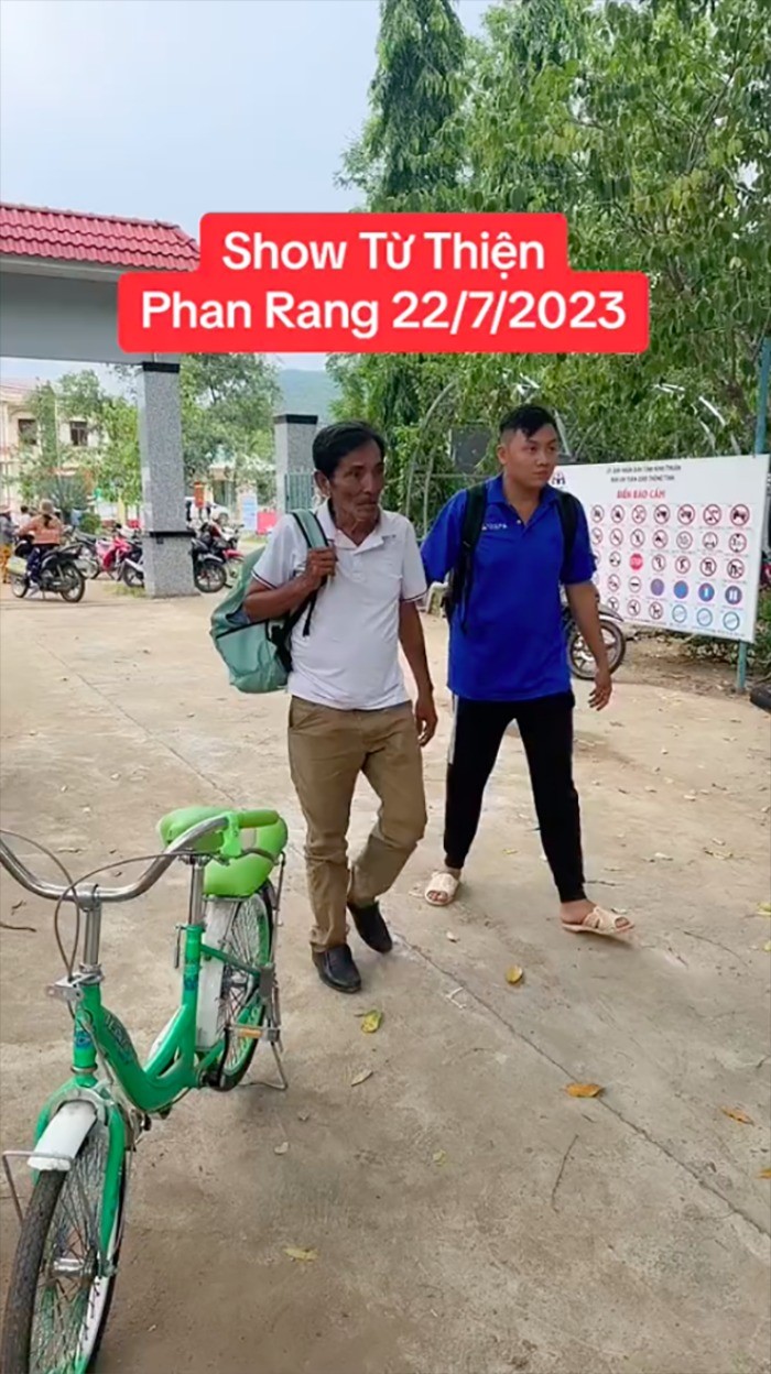 Thương Tín thần sắc kém tươi tắn trong show từ thiện mới đây. Ảnh: Chụp màn hình Thương Tín thần sắc kém tươi tắn trong show từ thiện mới đây. Ảnh: Chụp màn hình