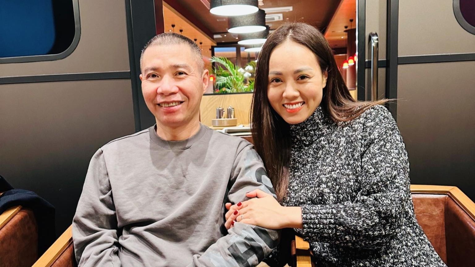 Ngọc Hà là người vợ tần tảo chăm sóc chồng những ngày qua. Ảnh: Internet