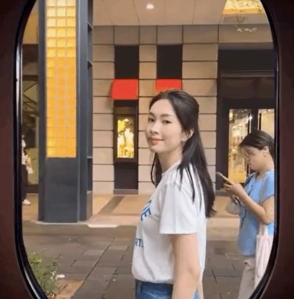 Đặng Thu Thảo qua ống kính của ông xã vẫn đẹp hút hồn. Ảnh: Chụp màn hình Đặng Thu Thảo qua ống kính của ông xã vẫn đẹp hút hồn. Ảnh: Chụp màn hình