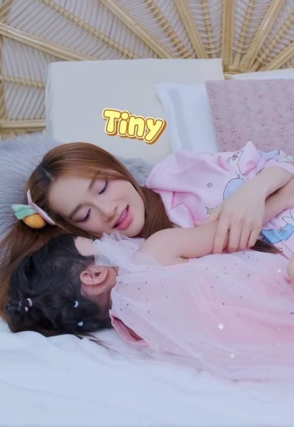 Nhan sắc nức nở của mẹ bầu Nhã Phương - Ảnh 2 Nhan sắc nức nở của mẹ bầu Nhã Phương - Ảnh 2