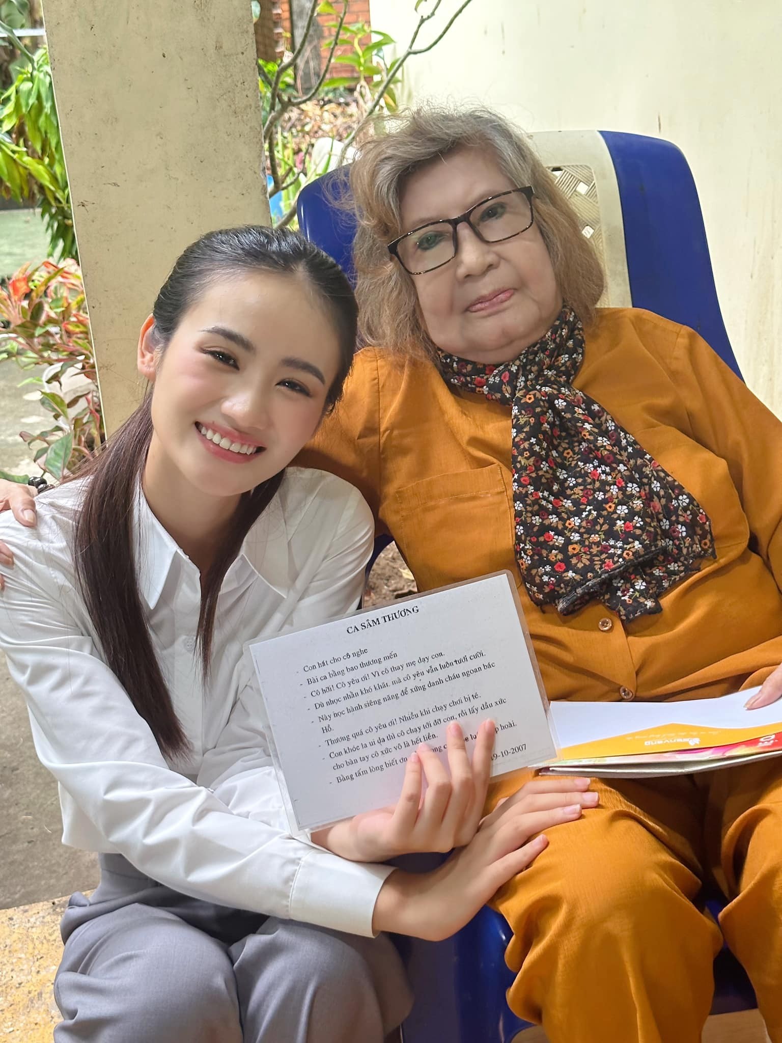 Ý Nhi vẫn chăm chỉ đi từ thiện những ngày qua. Ảnh: FBNV Ý Nhi vẫn chăm chỉ đi từ thiện những ngày qua. Ảnh: FBNV
