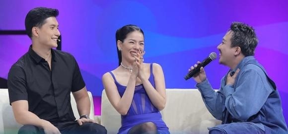 Lệ Quyên và Lâm Bảo Châu hiện diện đầy tình cảm trên sóng truyền hình - Ảnh 2