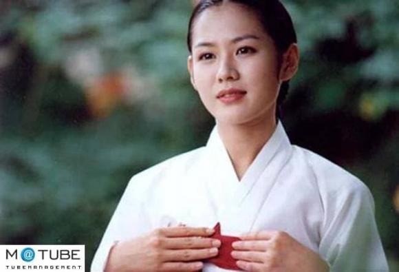 Son Ye Jin tái xuất đón Trung Thu, fan khẳng định: Bà xã Hyun Bin đẹp 'vượt thời gian' - Ảnh 2 Son Ye Jin tái xuất đón Trung Thu, fan khẳng định: Bà xã Hyun Bin đẹp 'vượt thời gian' - Ảnh 2