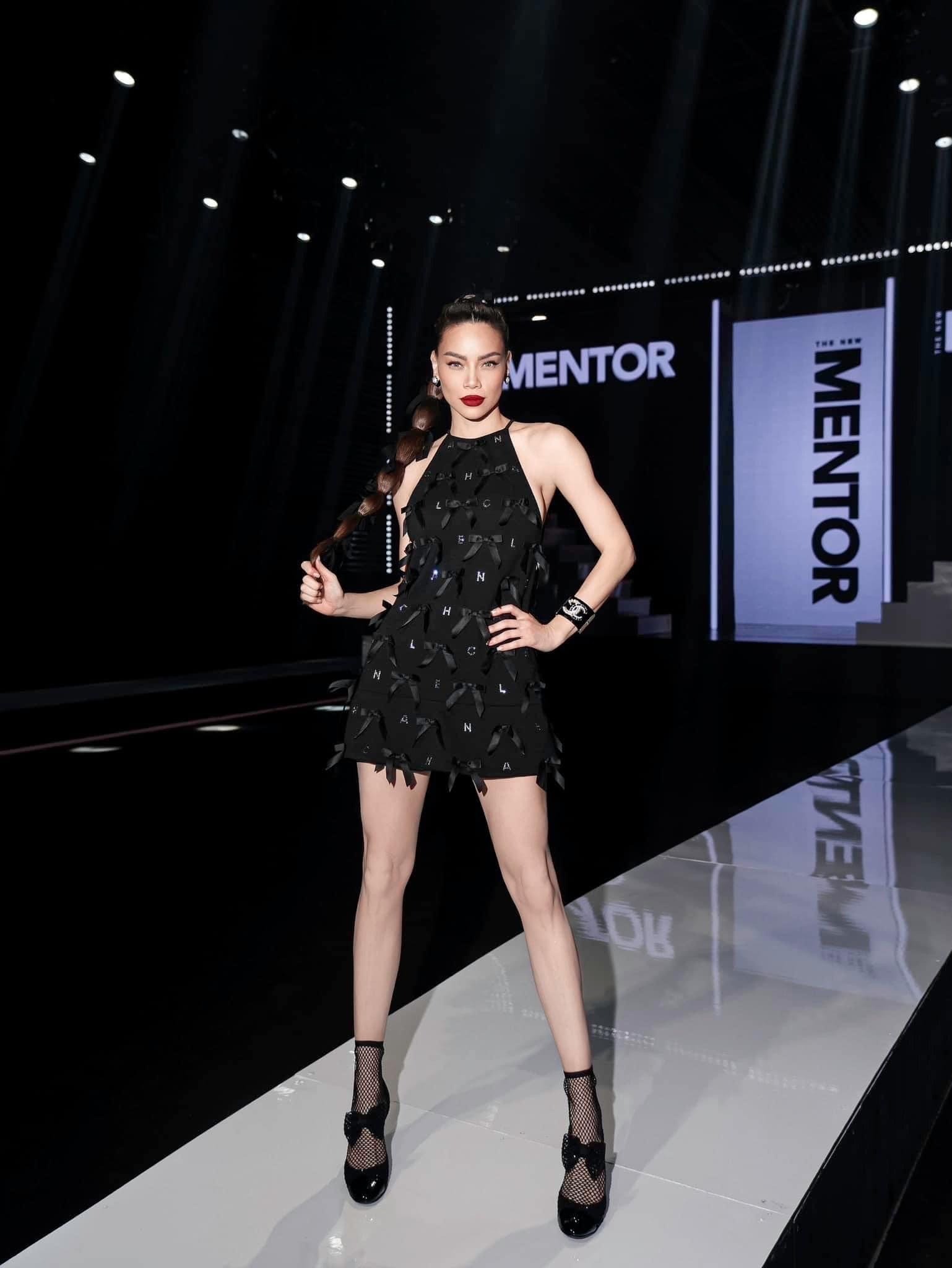 Hồ Ngọc Hà ngồi ghế nóng chương trình The New Mentor. Ảnh: Internet