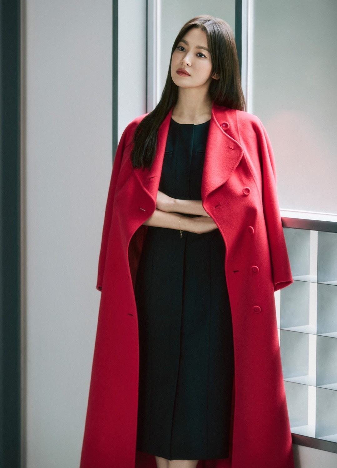 Song Hye Kyo có màn hiện diện ấn tượng khi bị xếp sau đàn em 'ác nữ' Lim Ji Yeon - Ảnh 1 Song Hye Kyo có màn hiện diện ấn tượng khi bị xếp sau đàn em 'ác nữ' Lim Ji Yeon - Ảnh 1