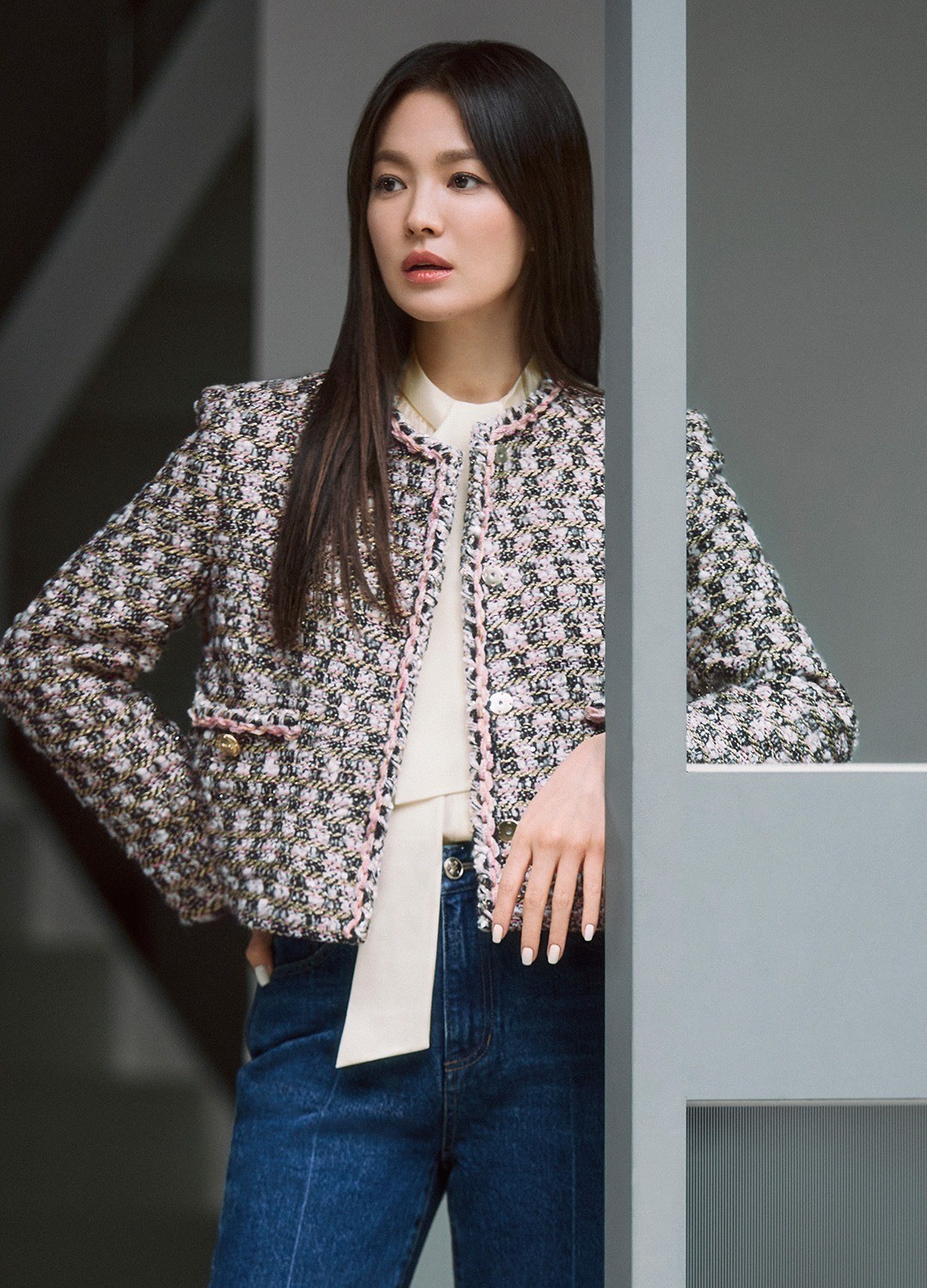 Song Hye Kyo có màn hiện diện ấn tượng khi bị xếp sau đàn em 'ác nữ' Lim Ji Yeon - Ảnh 2 Song Hye Kyo có màn hiện diện ấn tượng khi bị xếp sau đàn em 'ác nữ' Lim Ji Yeon - Ảnh 2