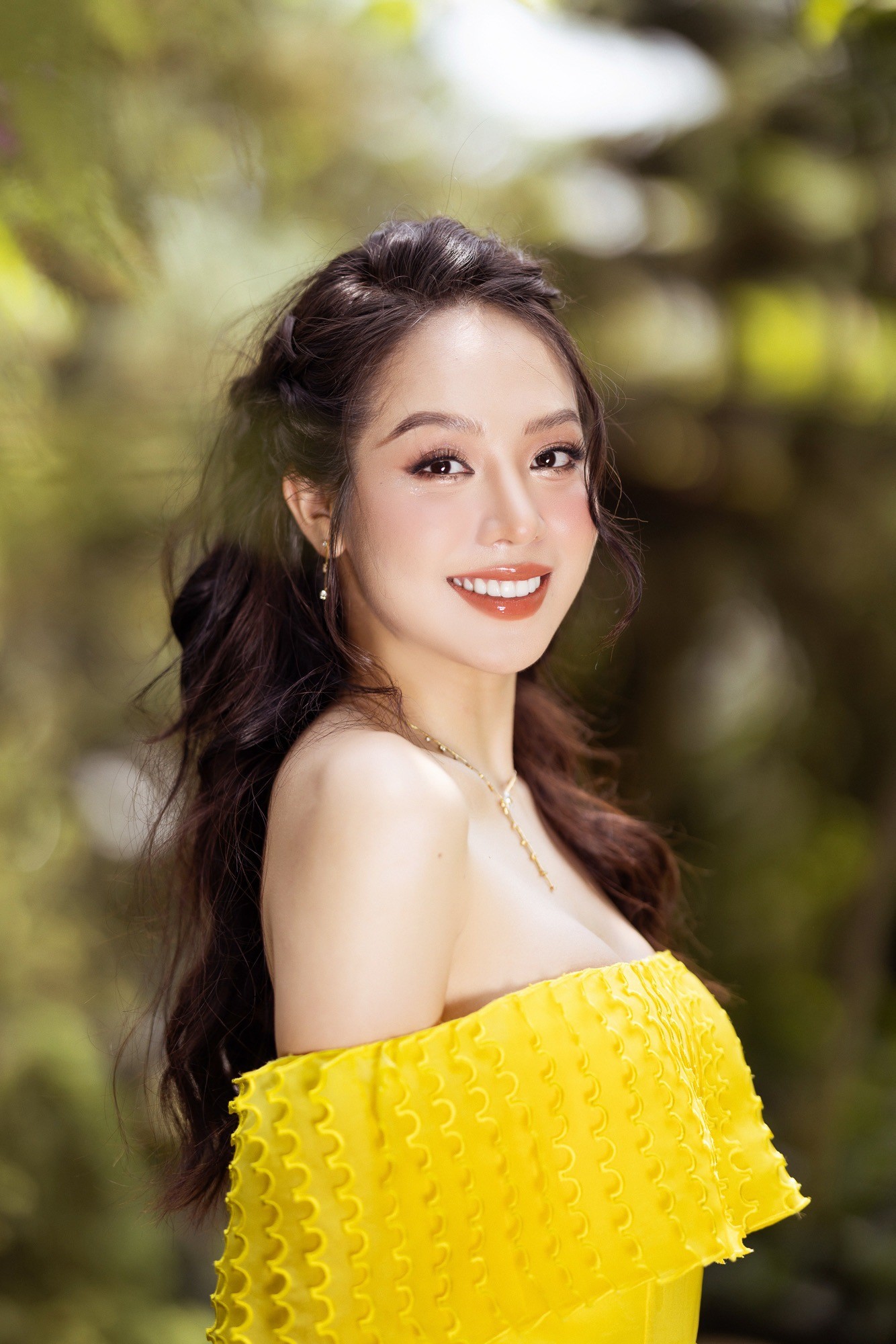 Hoa hậu Thanh Thủy bị đào lại quá khứ, so sánh với hiện tại có quá khác biệt? - Ảnh 1 Hoa hậu Thanh Thủy bị đào lại quá khứ, so sánh với hiện tại có quá khác biệt? - Ảnh 1