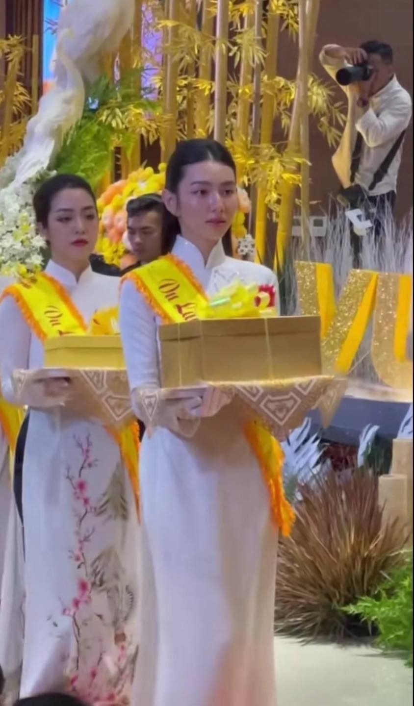 Thùy Tiên gây chú ý mạnh khi xuất hiện tại chùa trong lễ Vu Lan - Ảnh 2 Thùy Tiên gây chú ý mạnh khi xuất hiện tại chùa trong lễ Vu Lan - Ảnh 2