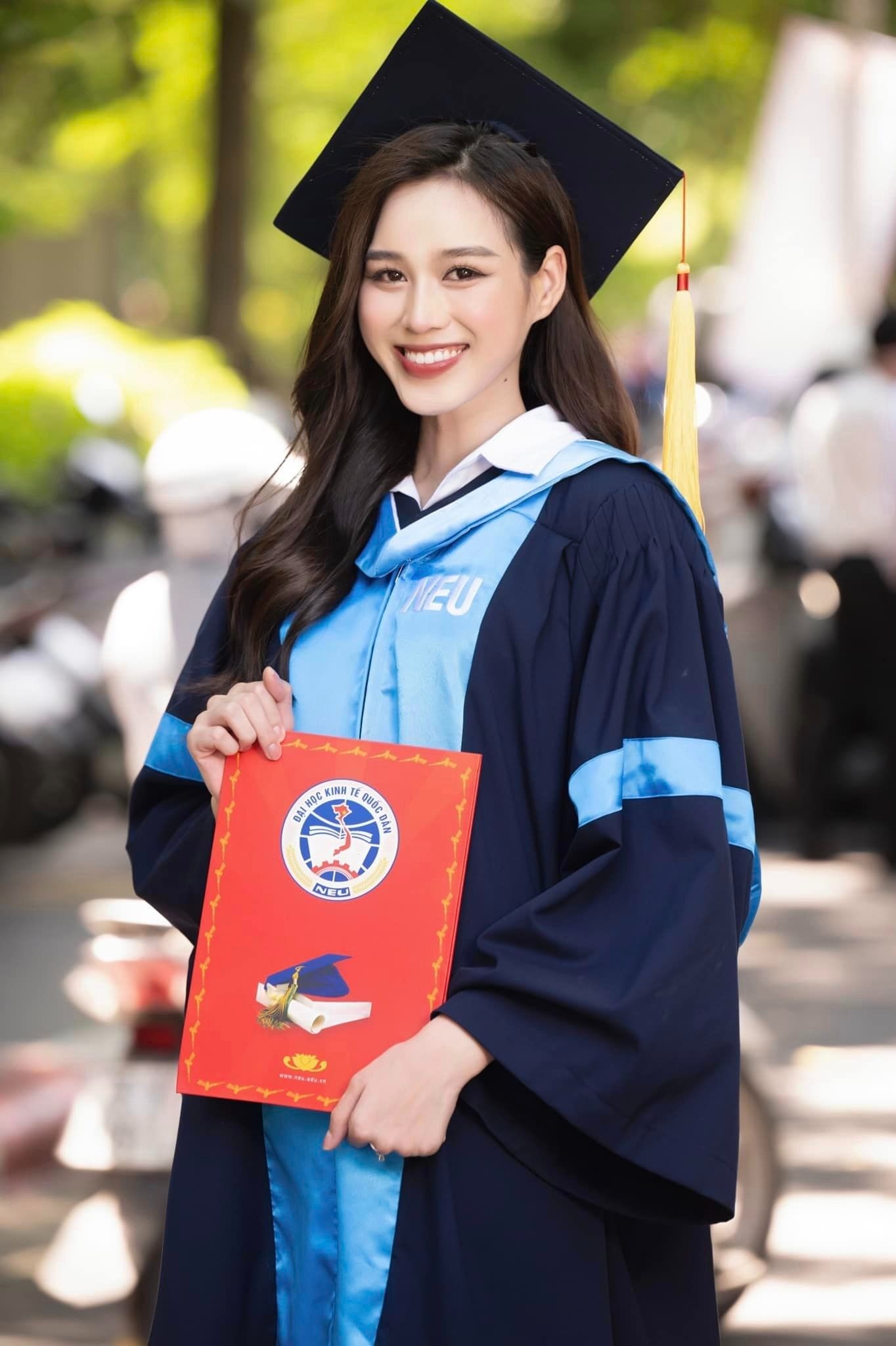 Đỗ Thị Hà xúc động nói về món quà tặng bố mẹ ngày Vu Lan - Ảnh 1 Đỗ Thị Hà xúc động nói về món quà tặng bố mẹ ngày Vu Lan - Ảnh 1