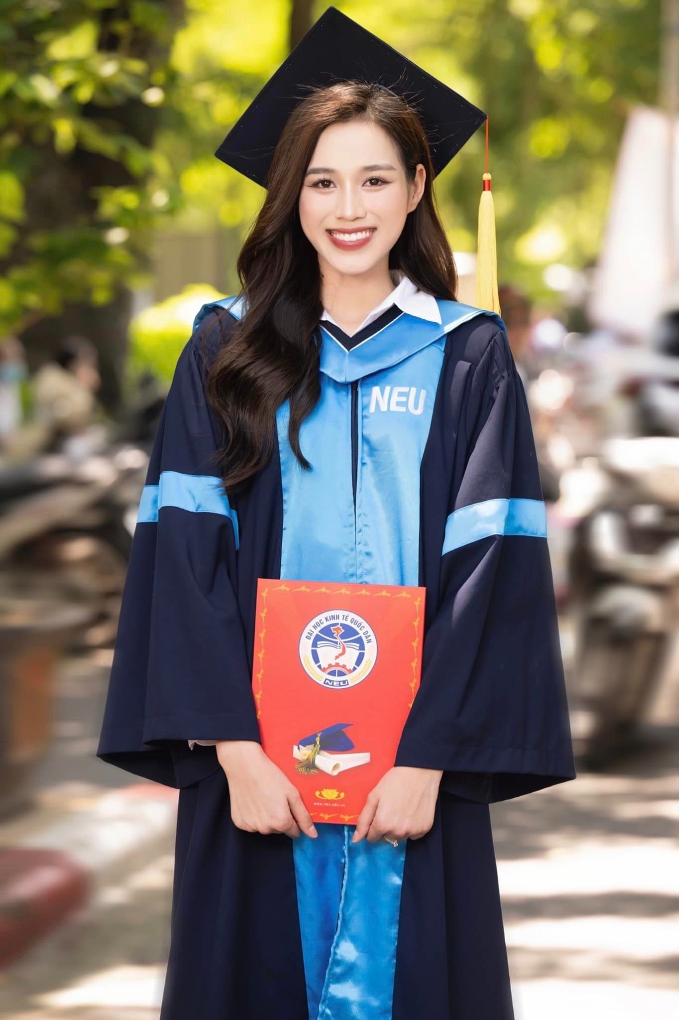 Đỗ Thị Hà giản dị trong lễ tốt nghiệp. Ảnh: FBNV Đỗ Thị Hà giản dị trong lễ tốt nghiệp. Ảnh: FBNV