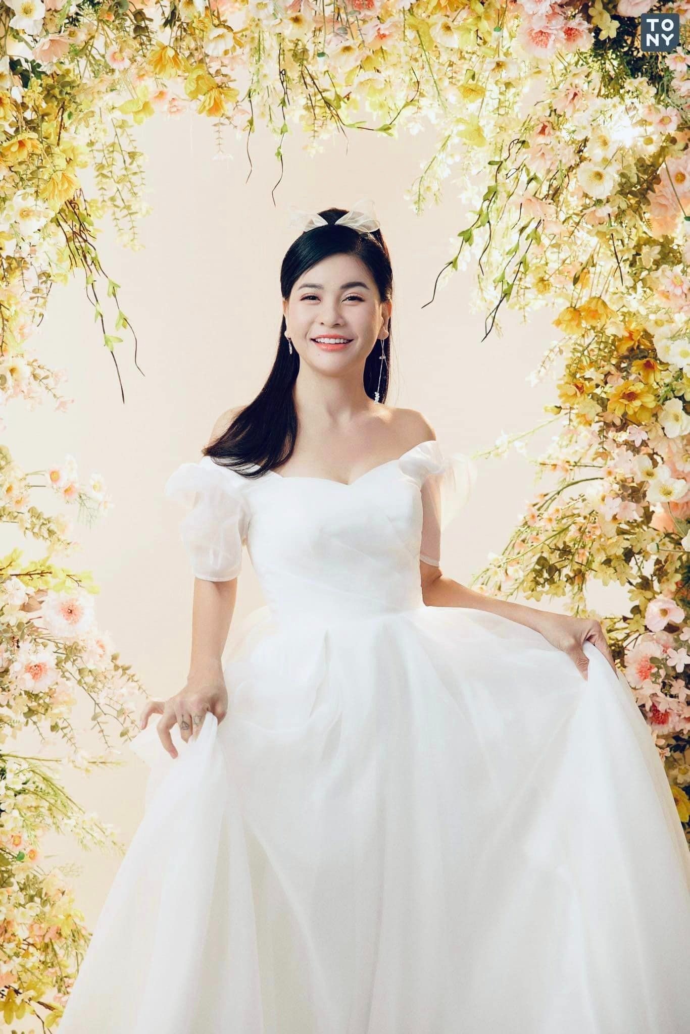 Cát Phượng nhận được lời khen ngợi hậu công khai hình cưới - Ảnh 1 Cát Phượng nhận được lời khen ngợi hậu công khai hình cưới - Ảnh 1