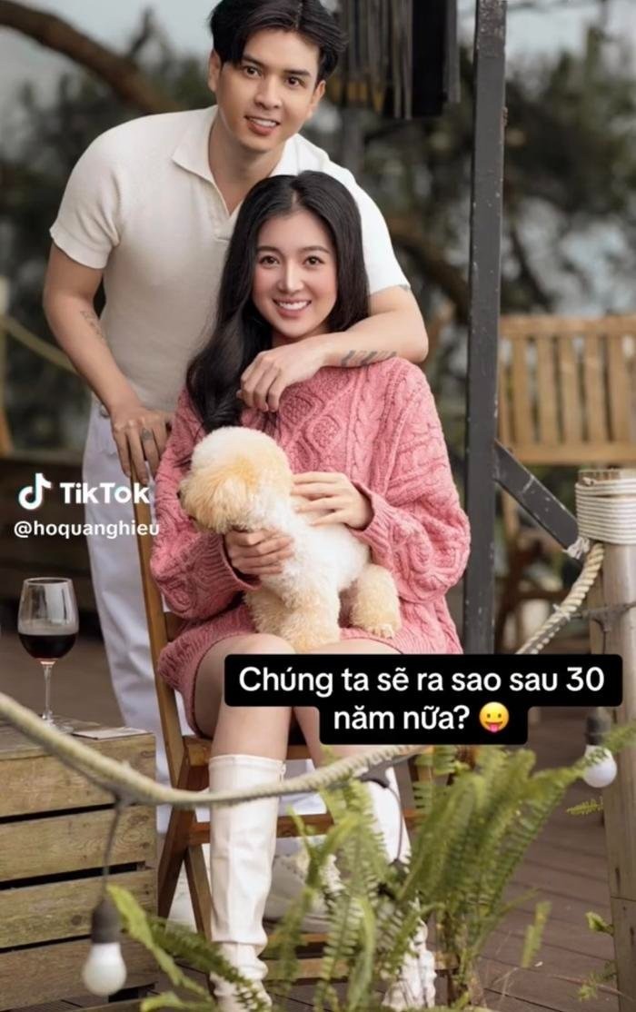 Hồ Quang Hiếu và vợ trẻ bất ngờ xuất hiện với diện mạo già nua trông thấy - Ảnh 1 Hồ Quang Hiếu và vợ trẻ bất ngờ xuất hiện với diện mạo già nua trông thấy - Ảnh 1