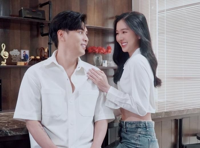 Hồ Quang Hiếu và vợ trẻ thường xuyên hiện diện có những khoảnh khắc tình cảm trên MXH. Ảnh: FBNV Hồ Quang Hiếu và vợ trẻ thường xuyên hiện diện có những khoảnh khắc tình cảm trên MXH. Ảnh: FBNV