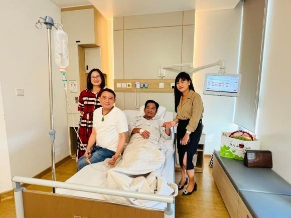 Quang Tèo hiện được nhiều đồng nghiệp đến hỏi thăm sức khỏe. Ảnh: FBNV Quang Tèo hiện được nhiều đồng nghiệp đến hỏi thăm sức khỏe. Ảnh: FBNV