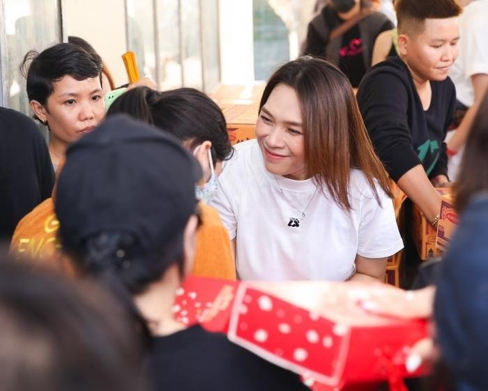 Mỹ Tâm giản dị mà vẫn xinh đẹp tại sự kiện. Ảnh: FBNV Mỹ Tâm giản dị mà vẫn xinh đẹp tại sự kiện. Ảnh: FBNV