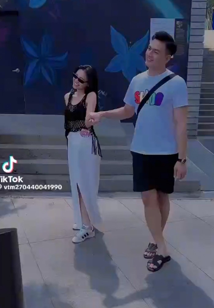 Ninh Dương Lan Ngọc và Lê Xuân Tiền tình tứ trên đất Mỹ. Ảnh: Chụp màn hình Ninh Dương Lan Ngọc và Lê Xuân Tiền tình tứ trên đất Mỹ. Ảnh: Chụp màn hình