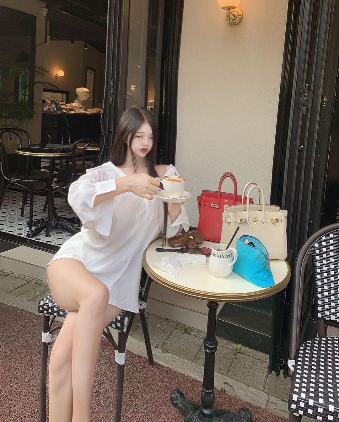 Dụi mắt liên tục trước loạt ảnh của 'thánh nữ cà áp': Nổi tiếng nhanh chóng nhờ diện mạo 'khác người' - Ảnh 4 Dụi mắt liên tục trước loạt ảnh của 'thánh nữ cà áp': Nổi tiếng nhanh chóng nhờ diện mạo 'khác người' - Ảnh 4