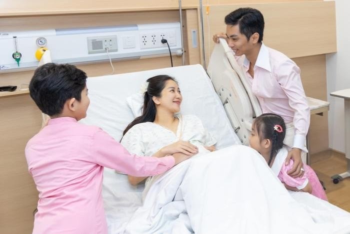 Khánh Thi vừa sinh con nhưng nhan sắc vô cùng rạng ngời. Ảnh: FBNV Khánh Thi vừa sinh con nhưng nhan sắc vô cùng rạng ngời. Ảnh: FBNV