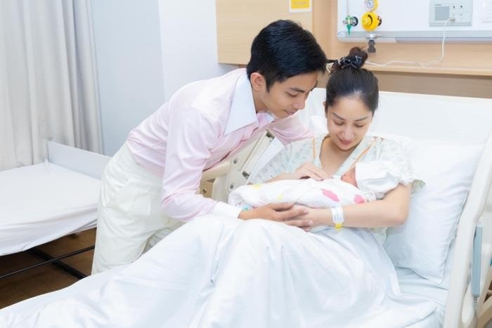 Khánh Thi sinh con thứ ba 'mẹ tròn con vuông', diện mạo của mẹ bỉm gây chú ý - Ảnh 2 Khánh Thi sinh con thứ ba 'mẹ tròn con vuông', diện mạo của mẹ bỉm gây chú ý - Ảnh 2